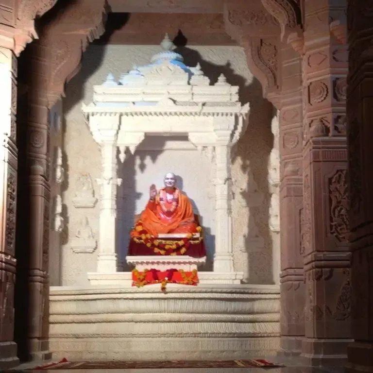 satsang-on-the-10th-anniversary-of-the-mahasamadhi-of-holy-guruji mainImage